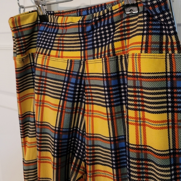 Soft Plaid Leggings - Picture 3 of 4